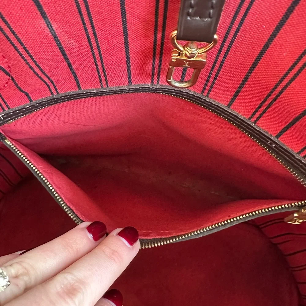 Louis Vuitton Neverfull MM Damier with red interior - Picture 5 of 14